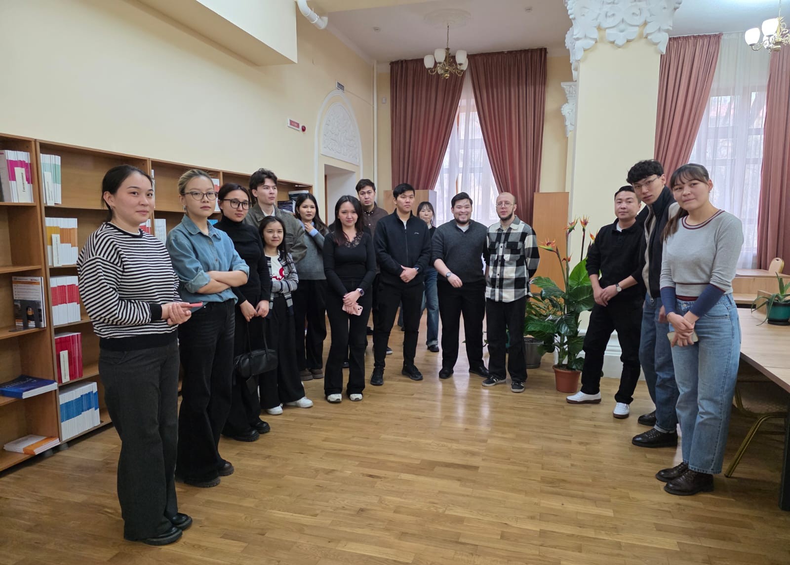 Ғылым ордасында Әл-Фараби атындағы ҚазҰУ Шығыстану факультетінің 2 курс магистранттарының ғылыми тағылымдамасы басталды